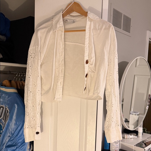 Zara White Eyelet Blouse with Button Detail - Picture 2 of 3